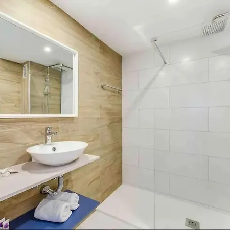 Beautiful 2 Bedrooms In Puerto Banus * Marbella